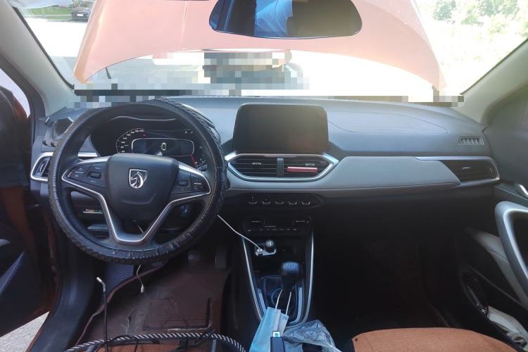 Used Baojun 510 2017 1.5L Manual Fashion Model Center Console