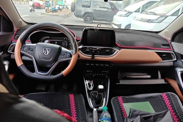 Used Baojun 510 2017 1.5L Manual Luxury Model Center Console