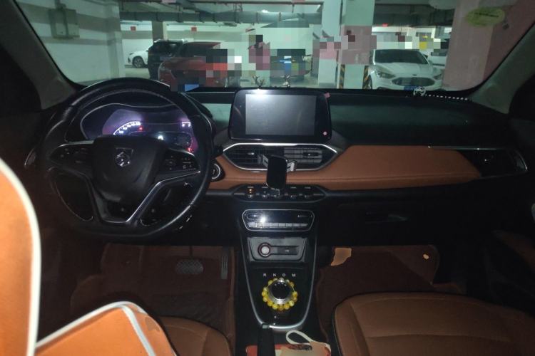 Used Baojun 510 2017 1.5L Automatic Luxury Model Center Console