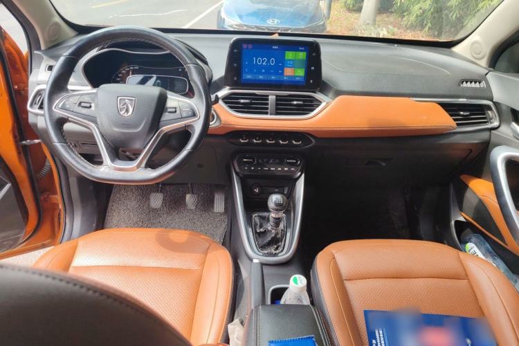 Used Baojun 510 2017 1.5L Manual Luxury Model Center Console