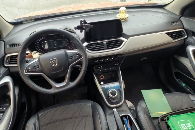 Used Baojun 510 2017 1.5L Automatic Fashion Model Center Console