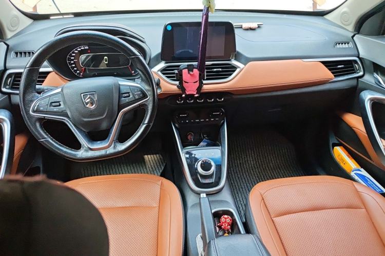 Used Baojun 510 2017 1.5L Automatic Luxury Model Center Console
