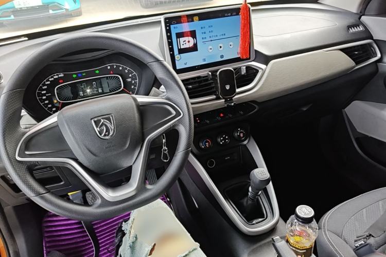 Used Baojun 510 2017 1.5L manual Comfort trim Center Console