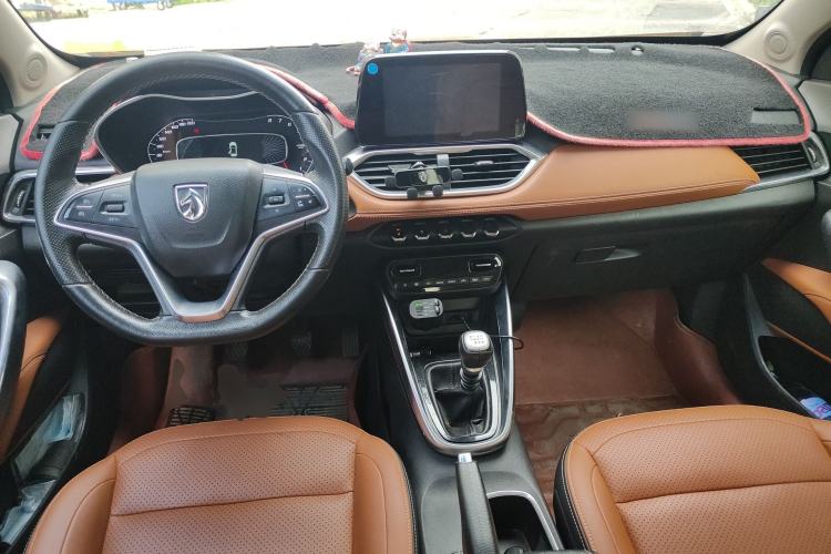 Used Baojun 510 2017 1.5L Manual Luxury Model Center Console