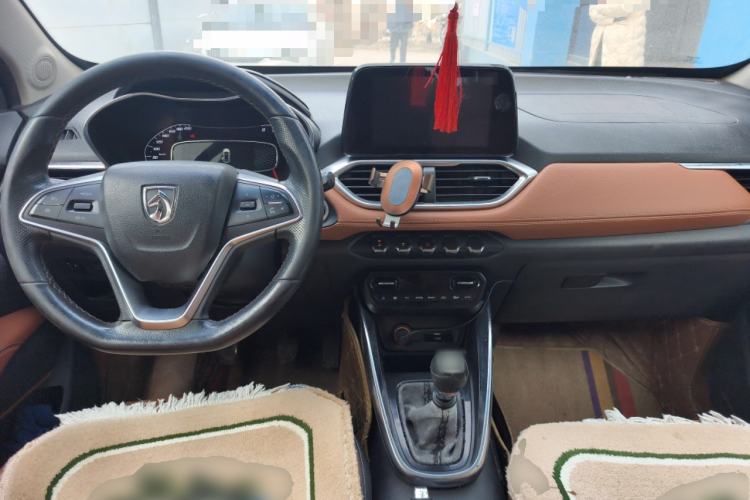 Used Baojun 510 2017 1.5L Manual Luxury Model Center Console