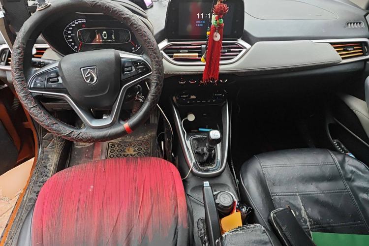Used Baojun 510 2017 1.5L Manual Fashion Model Center Console