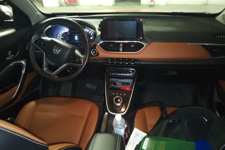Used Baojun 510 2017 1.5L Automatic Luxury Model Center Console