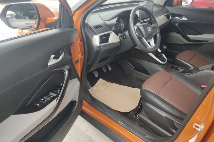Used Baojun 510 2017 1.5L manual Comfort trim Driver Seat
