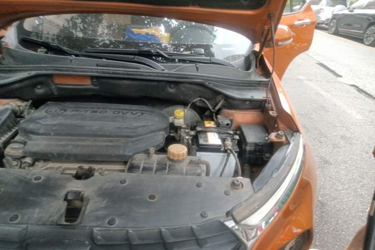 Used Baojun 510 2017 1.5L Manual Fashion Model Engine Bay Left