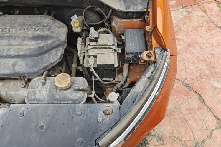 Used Baojun 510 2017 1.5L Manual Fashion Model Engine Bay Left