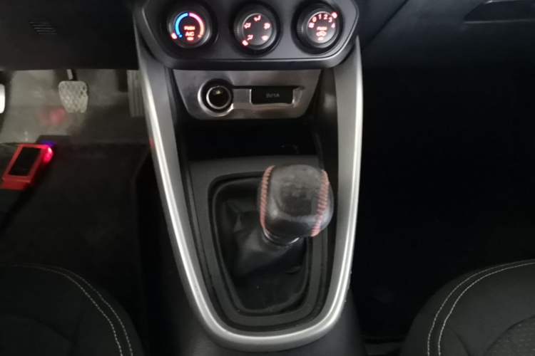 Used Baojun 510 2017 1.5L manual Comfort trim Gear Lever