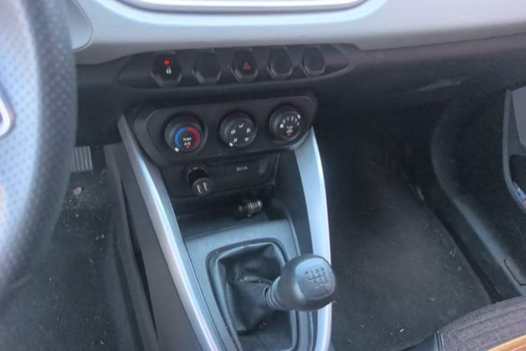 Used Baojun 510 2017 1.5L manual Comfort trim Gear Lever
