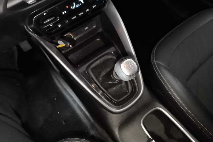 Used Baojun 510 2017 1.5L Manual Fashion Model Gear Lever