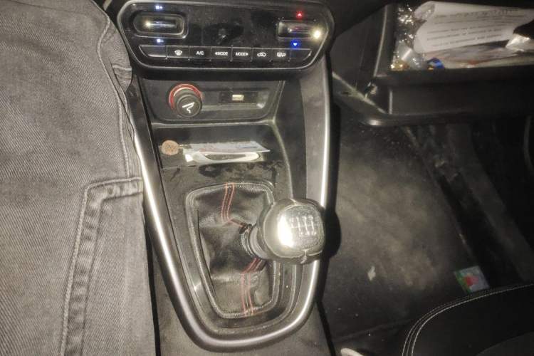 Used Baojun 510 2017 1.5L Manual Fashion Model Gear Lever