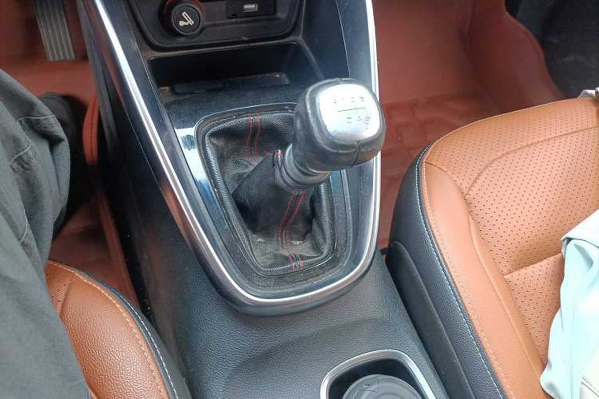 Used Baojun 510 2017 1.5L Manual Luxury Model Gear Lever