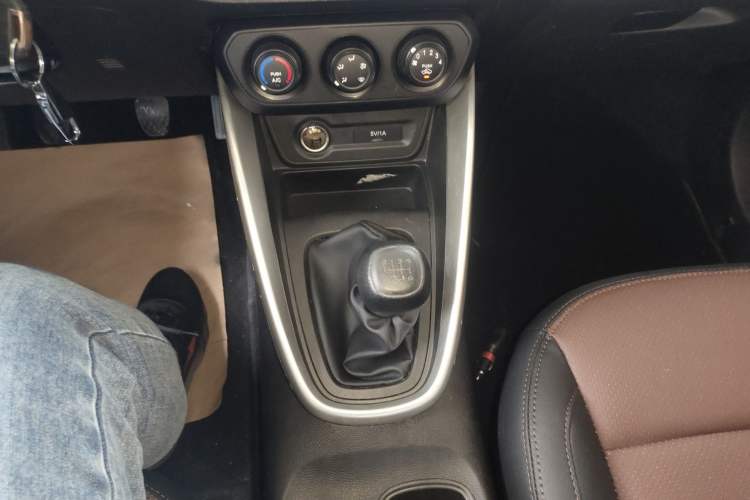 Used Baojun 510 2017 1.5L manual Comfort trim Gear Lever