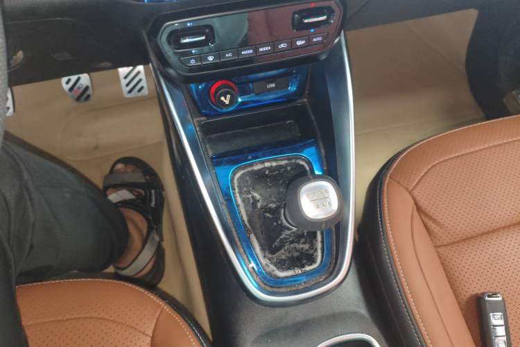 Used Baojun 510 2017 1.5L Manual Luxury Model Gear Lever
