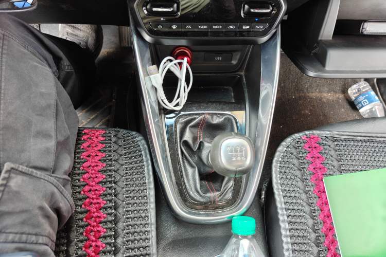 Used Baojun 510 2017 1.5L Manual Luxury Model Gear Lever