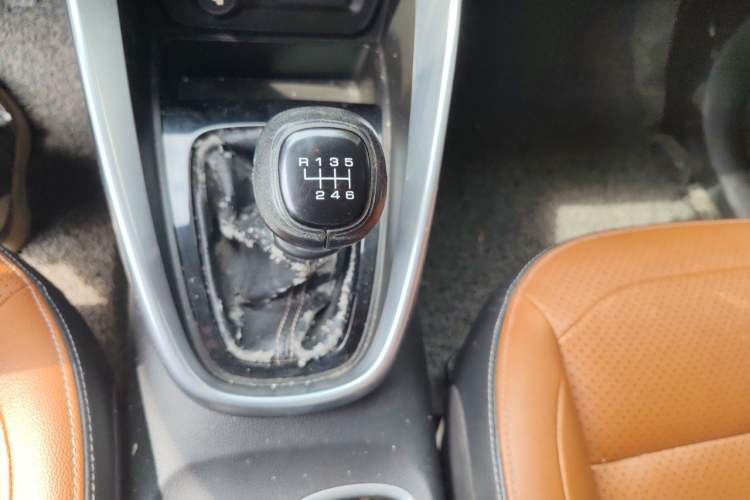 Used Baojun 510 2017 1.5L Manual Luxury Model Gear Lever