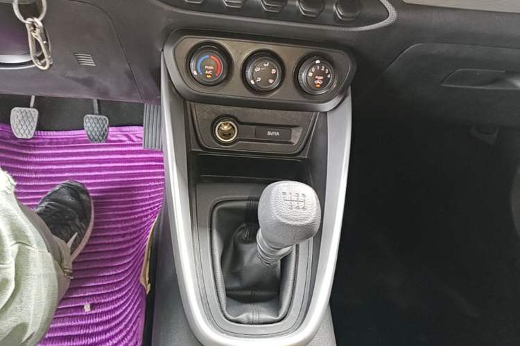Used Baojun 510 2017 1.5L manual Comfort trim Gear Lever