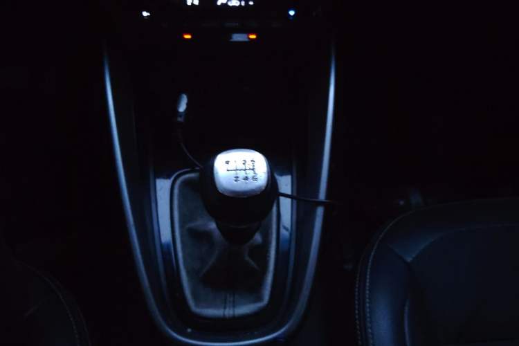 Used Baojun 510 2017 1.5L Manual Fashion Model Gear Lever