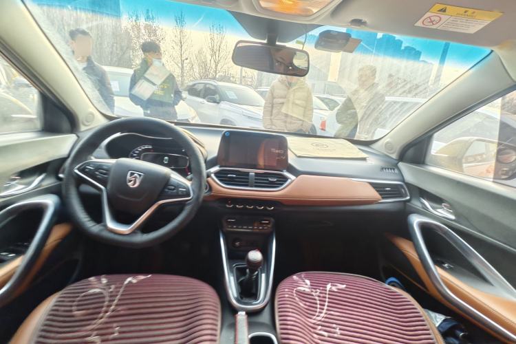Used Baojun 510 2017 1.5L Manual Luxury Model Interior 1