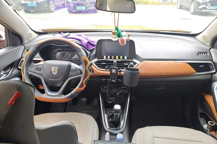 Used Baojun 510 2017 1.5L Manual Luxury Model Interior 2