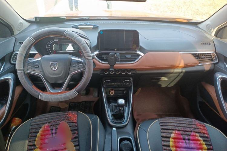 Used Baojun 510 2017 1.5L Manual Luxury Model Interior 4