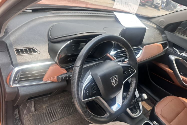 Used Baojun 510 2017 1.5L Manual Luxury Model Interior 5
