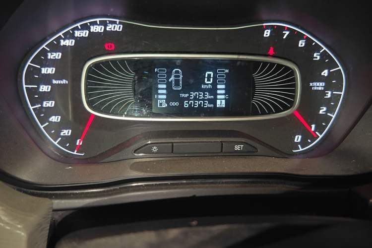 Used Baojun 510 2017 1.5L manual Comfort trim Odometer Close Up