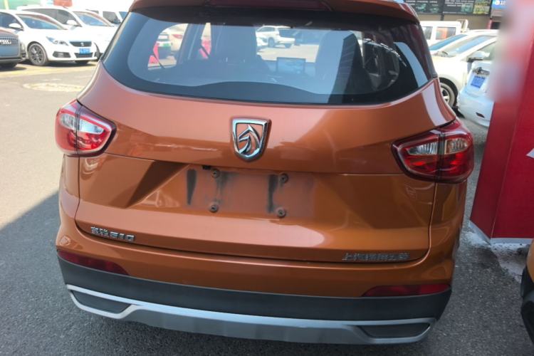 Used Baojun 510 2017 1.5L manual Comfort trim Rear