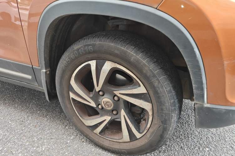 Used Baojun 510 2017 1.5L Manual Luxury Model Right Front Wheel Hub