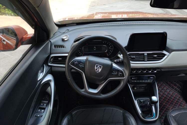 Used Baojun 510 2017 1.5L Manual Fashion Model Steering Wheel