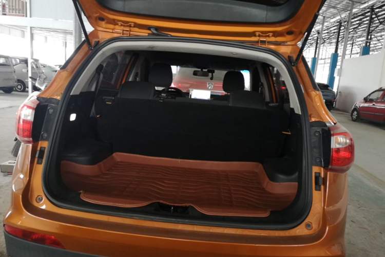 Used Baojun 510 2017 1.5L manual Comfort trim Trunk