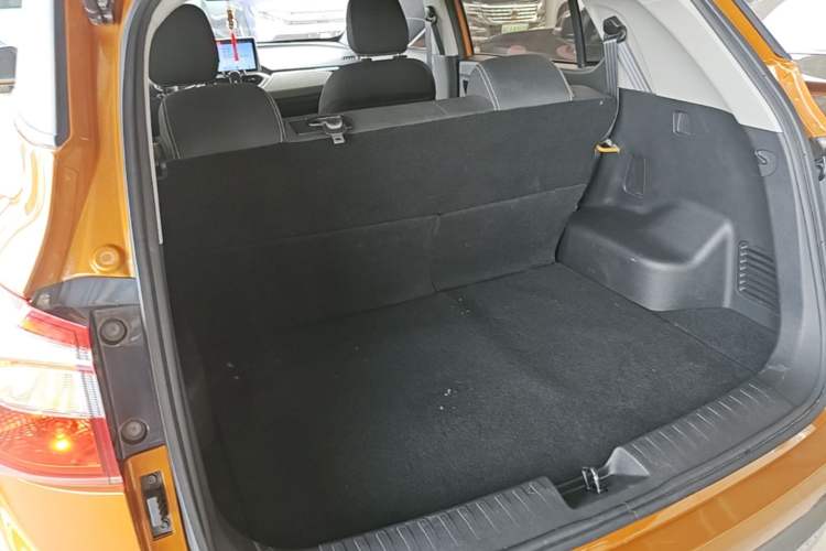 Used Baojun 510 2017 1.5L manual Comfort trim Trunk
