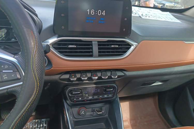Used Baojun 510 2017 1.5L Manual Luxury Model Audio And AC Panel