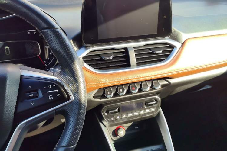 Used Baojun 510 2017 1.5L Automatic Luxury Model Audio And AC Panel