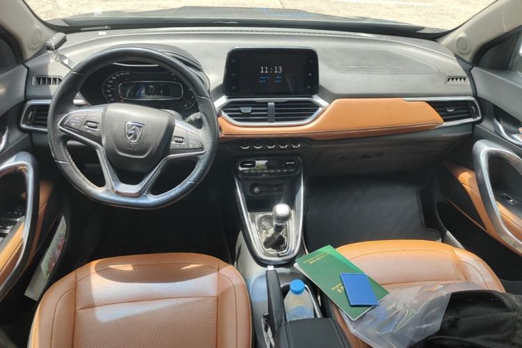 Used Baojun 510 2017 1.5L Manual Luxury Model Center Console