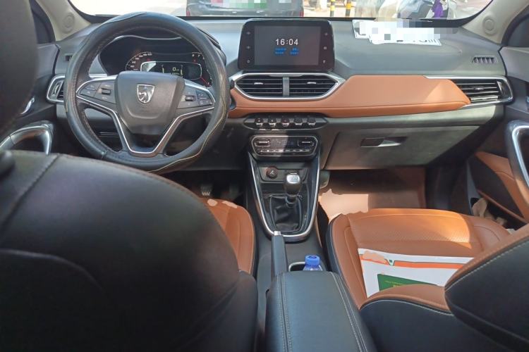 Used Baojun 510 2017 1.5L Manual Luxury Model Center Console