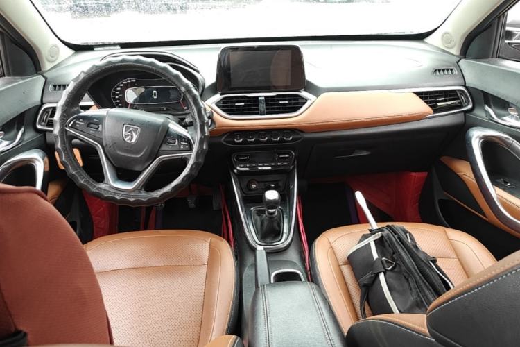 Used Baojun 510 2017 1.5L Manual Luxury Model Center Console