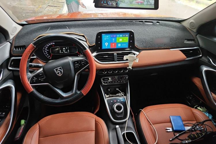 Used Baojun 510 2017 1.5L Automatic Luxury Model Center Console