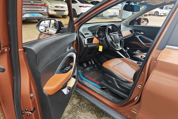Used Baojun 510 2017 1.5L Manual Luxury Model Driver Seat