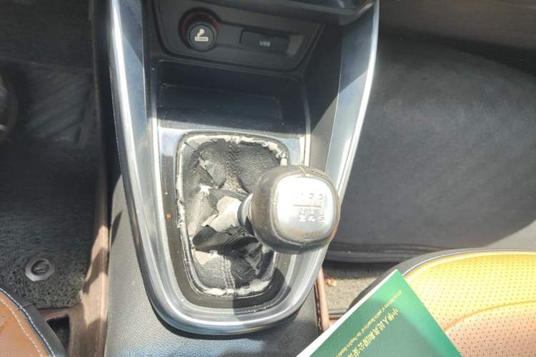 Used Baojun 510 2017 1.5L Manual Luxury Model Gear Lever