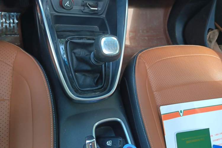 Used Baojun 510 2017 1.5L Manual Luxury Model Gear Lever