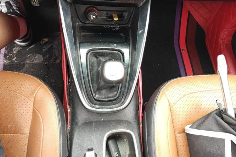 Used Baojun 510 2017 1.5L Manual Luxury Model Gear Lever
