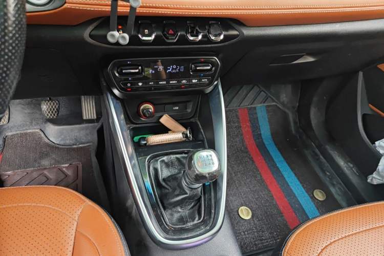 Used Baojun 510 2017 1.5L Manual Luxury Model Gear Lever
