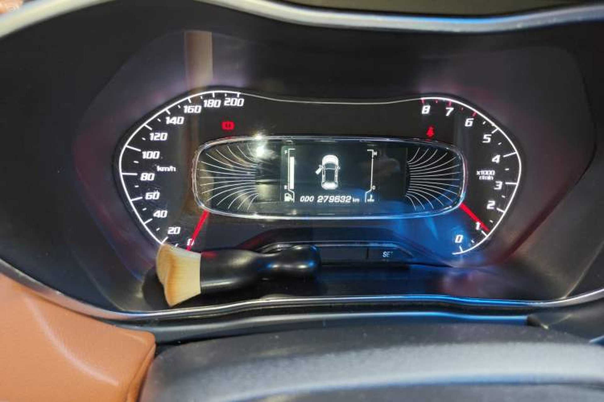 Used Baojun 510 2017 1.5L Manual Luxury Model Odometer Close Up
