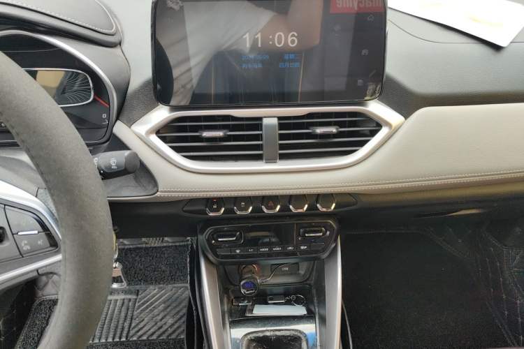 Used Baojun 510 2017 1.5L Manual Fashion Model Audio And AC Panel
