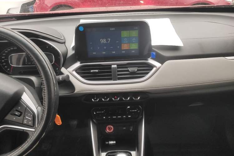 Used Baojun 510 2017 1.5L Manual Fashion Model Audio And AC Panel