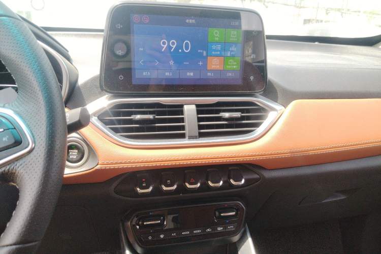 Used Baojun 510 2017 1.5L Manual Luxury Model Audio And AC Panel